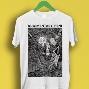 Pode incluir: Camiseta branca com uma estampa gráfica em preto e branco de uma pessoa tocando violino. O texto "Rudimentary Peni" é impresso em preto no topo do gráfico.