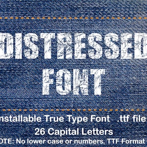 Könnte beinhalten: Distressed Schriftart Grafik auf einem blauen Jeans Hintergrund. Der Text lautet "DISTRESSED FONT" in Weiß. Der Text darunter lautet "Installable True Type Font .ttf file 26 Capital Letters NOTE: No lower case or numbers. TTF Format ONLY".