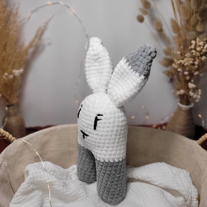 Doudou lapin pour bébé, peluche fait main au crochet pour nouveau né image 2