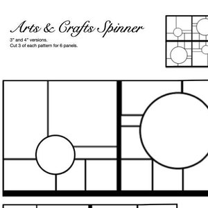 Könnte beinhalten: Schwarz-weißes Linienkunstdesign für ein 7,6 cm oder 10 cm großes Spinner-Bastelprojekt. Das Design zeigt einen Kreis mit einem Gittermuster im Inneren. Der Text "Arts & Crafts Spinner" befindet sich oben auf der Seite. Der Text "3" und "4" Versionen. Schneiden Sie 3 von jedem Muster für 6 Paneele." befindet sich unter dem Design.