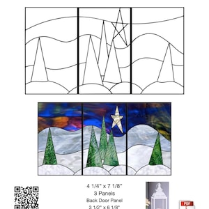 Puede incluir: Un diseño de inserto de linterna "Christmas Trees" para una linterna Hobby Lobby. El diseño presenta una escena invernal con árboles de hoja perenne, una estrella y nieve. El inserto mide 10.8 cm x 18.1 cm y tiene 3 paneles. El panel trasero mide 8.9 cm x 15.5 cm.