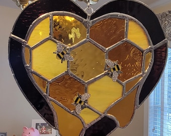 Patrón de vidriera de corazón con forma de panal