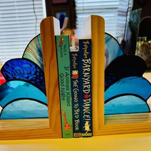 Diseño de vidriera Art Déco para sujetalibros