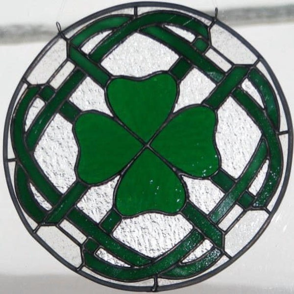 Motif de vitrail de la Saint-Patrick trèfle celtique