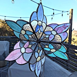 Fleur de Lis Stained Glass Spinner Pattern