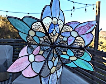 Fleur de Lis Stained Glass Spinner Pattern