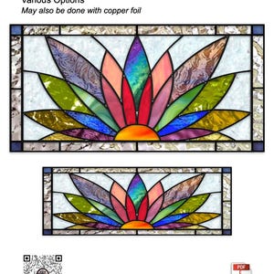 Op de afbeelding: Een gebrandschilderd glazen zonnestraalpaneelontwerp met diverse kleuren, waaronder rood, oranje, groen, blauw en paars. De tekst luidt "Sunburst Leaded Panel". Verschillende opties zijn beschikbaar.