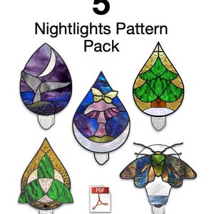 Könnte beinhalten: Fünf Bleiglas-Nachtlicht-Muster in einem PDF-Download. Die Muster umfassen einen Wal, einen Pilz, einen Baum, einen keltischen Knoten und einen Käfer.