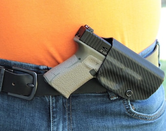 Funda de Kydex personalizada REVKEL OWB con dos ranuras para cinturón y portafusil cruzado compatible con las pistolas Sig Sauer. Fabricada a mano con orgullo en Texas, EE. UU.