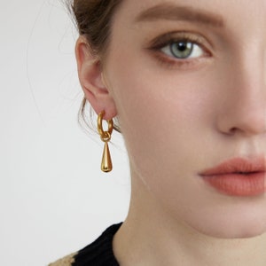 18K Gold Waterdrop Earrings. Dainty Drop Earrings. Huggie Earrings. Gold Hoop Earrings. Waterdrop Earring. Statement Earrings. Non Tarnish