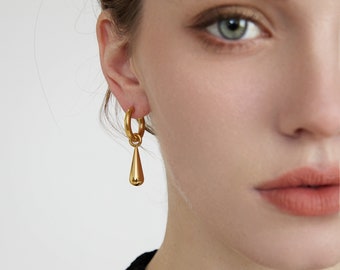 18K Gold Waterdrop Earrings. Dainty Drop Earrings. Huggie Earrings. Gold Hoop Earrings. Waterdrop Earring. Statement Earrings. Non Tarnish