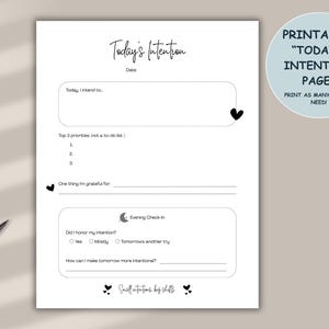 Pode incluir: Uma página de planejador imprimível branca intitulada Today's Intention com seções para data, intenções diárias, três prioridades, gratidão e um check-in noturno. O layout apresenta texto preto, ícones de coração e um símbolo de lua.