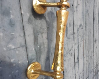 Elegant front door/pull handle by Graute made of polished brass 27x7x9.5 cm