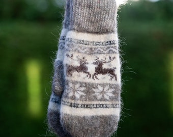 Goat down mittens, for Women/Men, 100% Handmade, Soft, Eco-responsible product and very warm for winter,Hypoallergenic,Trendy,Ideal for gift