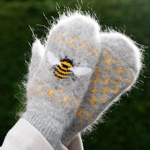 Goat down mittens, for Women/Men, 100% Handmade, Soft, Eco-responsible product and very warm for winter,Hypoallergenic,Trendy,Ideal for gift