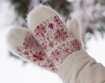 Goat Down Mittens, Snowflakes, 100% Handmade, Soft, Eco-responsible and very warm for winter, Hypoallergenic, Trendy, Women, Ideal for gift