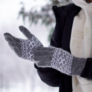 Natural sheep wool gloves, 100% Handmade, Very soft, Eco-responsible and very warm products for winter, fall and spring, perfect for a gift image 7