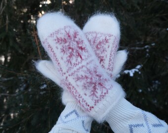 Goat down mittens, Snowflakes, 100% Handmade, Soft, Eco-responsible and very warm for winter, Hypoallergenic, Women, Trendy, Ideal for gift