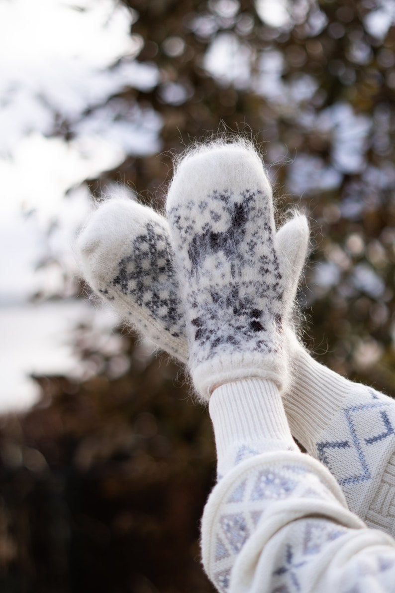 Goat down mittens, 100% Handmade, Soft, Eco-responsible product and very warm for winter, Hypoallergenic, Trendy, Women, Ideal for a gift image 2