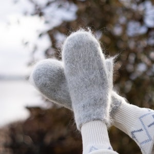 Goat down mittens, 100% Handmade, Soft, Eco-responsible product and very warm for winter, Hypoallergenic, Trendy, Women, Ideal for a gift Grey - Plain