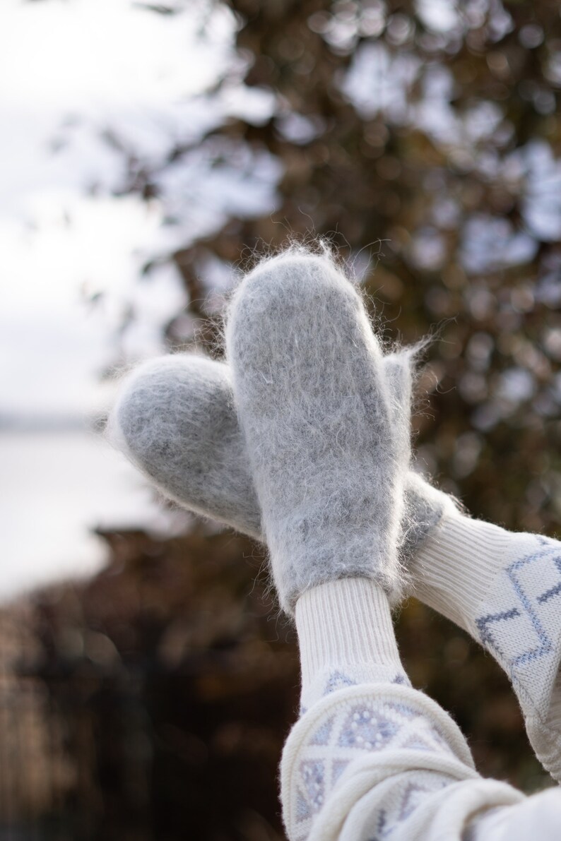 Goat down mittens, 100% Handmade, Soft, Eco-responsible product and very warm for winter, Hypoallergenic, Trendy, Women, Ideal for a gift Grey - Plain