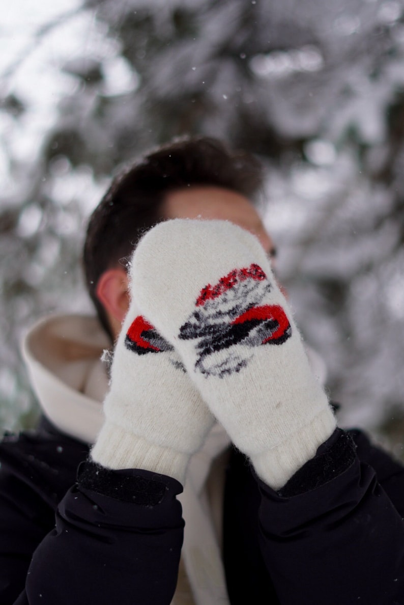 Mittens in natural sheep's wool, Adult Man/Woman, Bird, Handmade, Eco-responsible and very warm, super soft products Blanche avec Oiseau