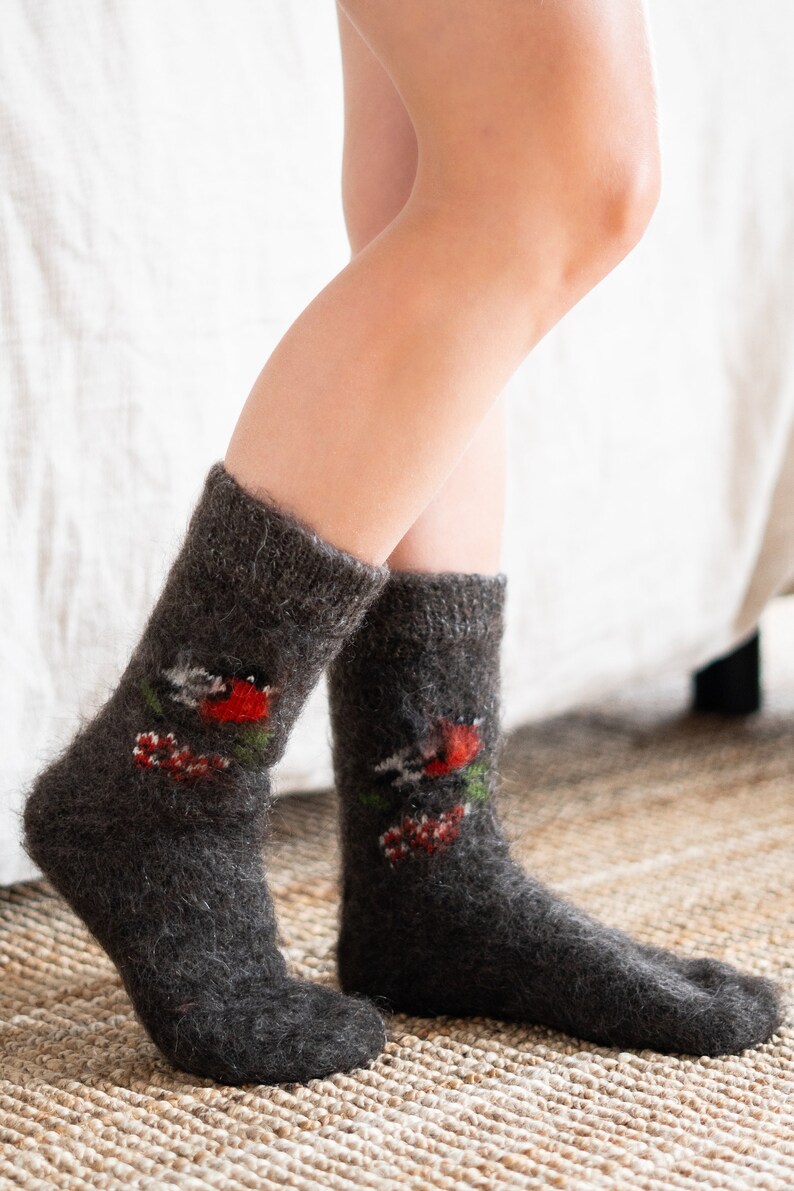 Calcetines de Pluma de Cabra, Ciervo, 100% Hechos a mano, Producto ecológico y muy calentito, Tejido Súper Suave, Perfectos para el invierno, Hipoalergénicos, Ideal regalo imagen 2