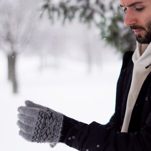 Natural sheep wool gloves, 100% Handmade, Very soft, Eco-responsible and very warm products for winter, fall and spring, perfect for a gift image 8