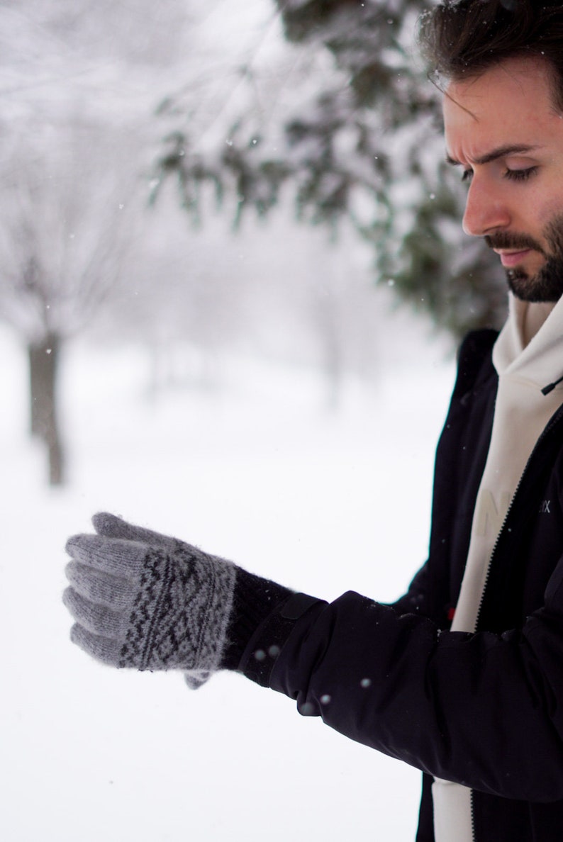 Natural sheep wool gloves, 100% Handmade, Very soft, Eco-responsible and very warm products for winter, fall and spring, perfect for a gift image 8