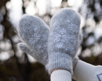 Goat down mittens, 100% Handmade, Soft, Eco-responsible product and very warm for winter, Hypoallergenic, Trendy, Women, Ideal for a gift