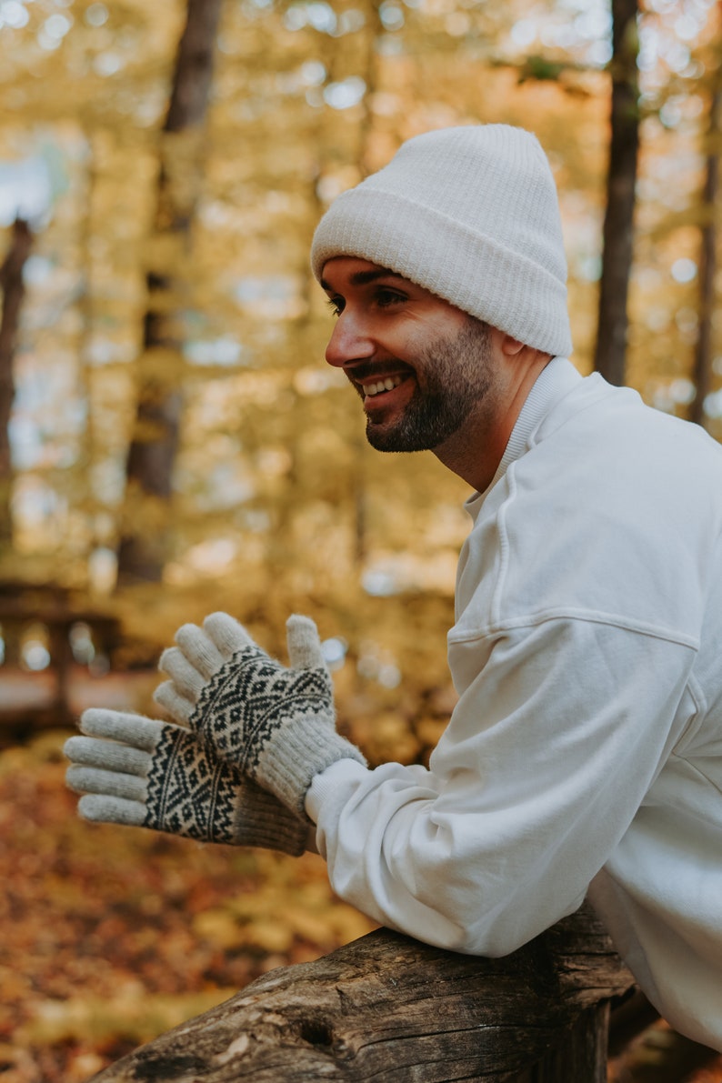 Natural sheep wool gloves, 100% Handmade, Very soft, Eco-responsible and very warm products for winter, fall and spring, perfect for a gift image 3