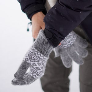 Natural sheep wool gloves, 100% Handmade, Very soft, Eco-responsible and very warm products for winter, fall and spring, perfect for a gift Dark Grey and White