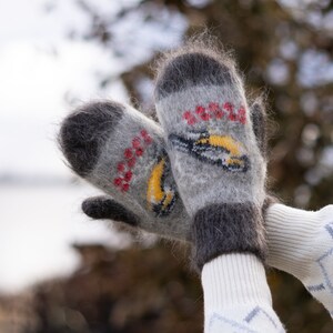 Goat down mittens, 100% Handmade, Soft, Eco-responsible product and very warm for winter, Hypoallergenic, Trendy, Women, Ideal for a gift Yellow Bird