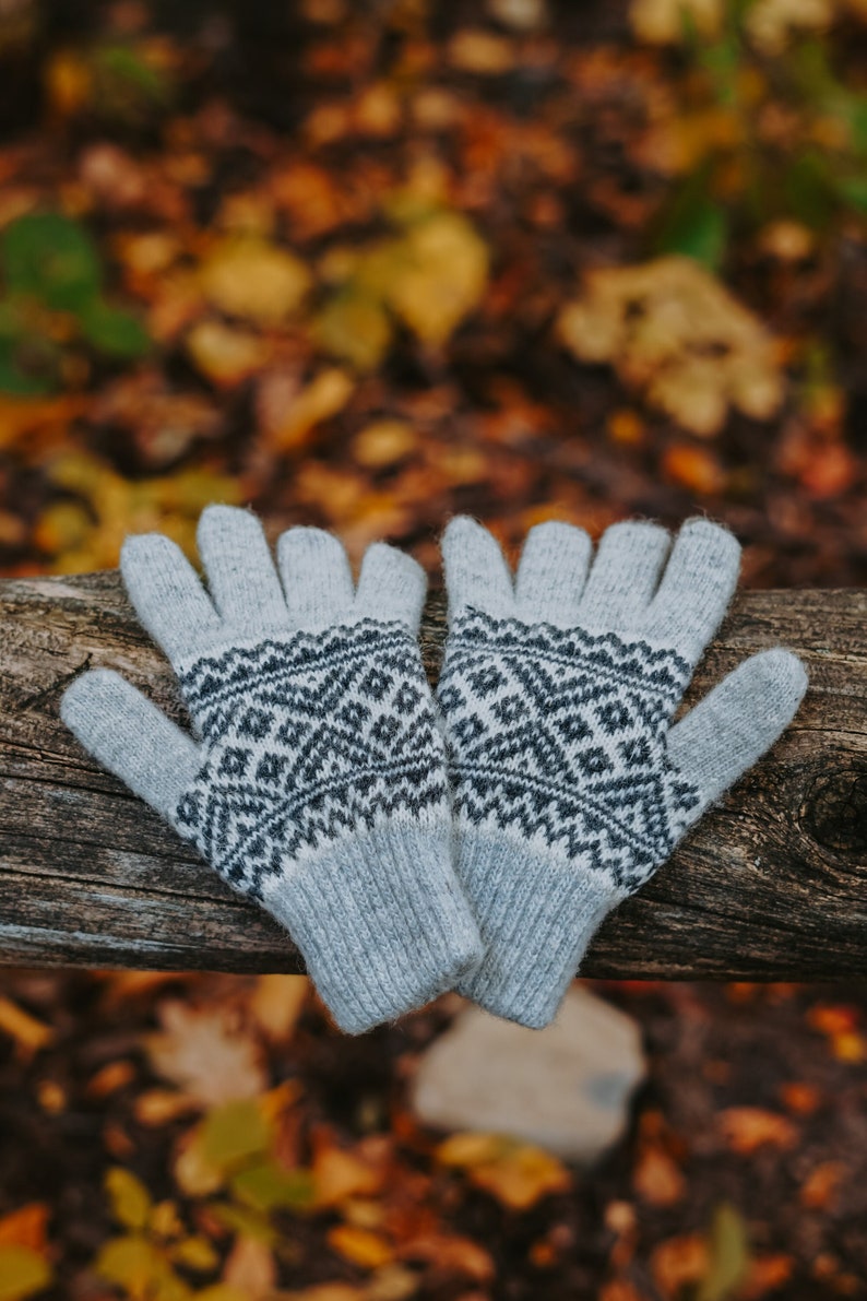 Natural sheep wool gloves, 100% Handmade, Very soft, Eco-responsible and very warm products for winter, fall and spring, perfect for a gift image 1