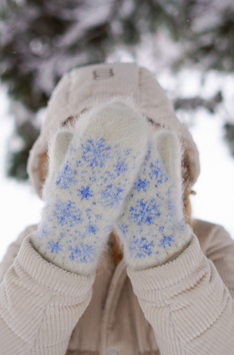 Goat down mittens, 100% Handmade, Soft, Eco-responsible product and very warm for winter, Hypoallergenic, Trendy, Women, Ideal for gift image 6