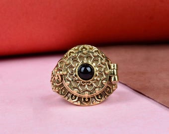 Black Onyx Gemstone Poison Ring, Compartment Ring, Poisoner Ring, Secret Box Ring, Secret Message Ring, Pill Box Ring, Ring for Men Women