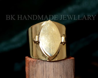 Secret Compartment Ring,Small Poison Box Ring,Gold personalized Ring Pill Ring, Secret Box ring, gold Signet Ring, Unisex Signet Ring