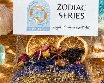 Puede incluir: Una bolsa de plástico transparente que contiene un kit para olla a fuego lento etiquetado como Empress Apothecary Zodiac Series Pisces. El kit incluye rodajas de naranja secas, anís estrellado, pétalos de flores, lavanda y hierbas.