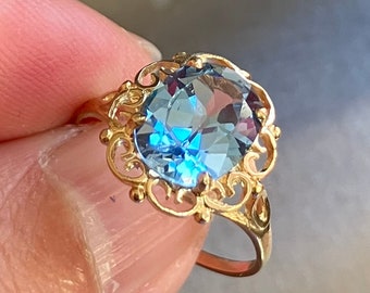 9ct gold Filigree setting Blue Topaz Ring sparkling ,  hallmarked, size UK O, US7.5 vintage