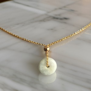 Zierliche Kreis Donut Münze Burmesische Jade Gold Filled Silbermünze/ 18k Gold Vermeil Kette/ grüner Imperial Jadeit/ Glücksschleife Myanmar, Typ A B20