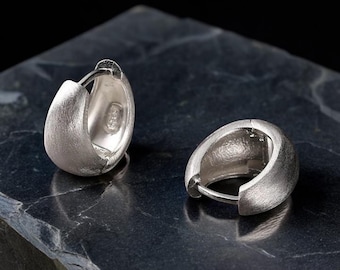 Matte Sterling Silver Chunky Huggie Hoop Earrings – 15.7mm T4