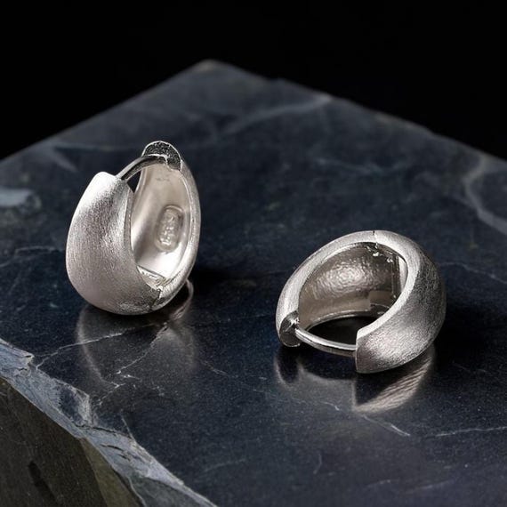 S999 Matte Sterling Silver Chunky Huggie Hoop Earrings – 15.7mm T4
