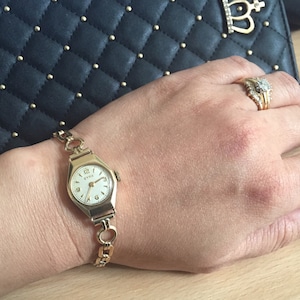 Vintage Ladies 9ct Gold CYMA Watch 9ct gold bracelet/ runs well serviced art deco , with original box, full set collection grade runs well