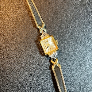 Helbros  6 diamonds Vintage Ladies watch 40s- 1950s / runs well /serviced art deco minty top cosmetic condition - M78