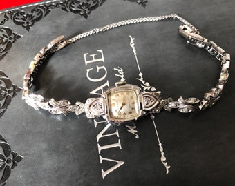 Vintage Ladies watch Guren diamonds / Veri- thin  / 1940s -1950s / runs well /serviced/ art deco minty top cosmetic condition - m62