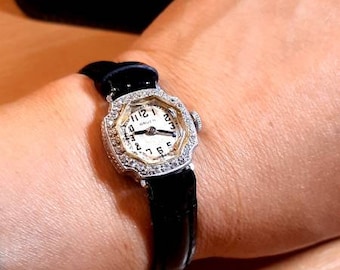 Vintage 1998 Gucci 2600L Quartz Watch With Rectangular Tank