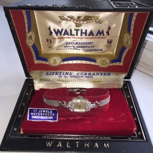 Waltham 14K solid gold Vintage Ladies watch/diamonds cocktail watch/ runs well/ serviced /art deco/ minty  full set/ antique collection ‘14