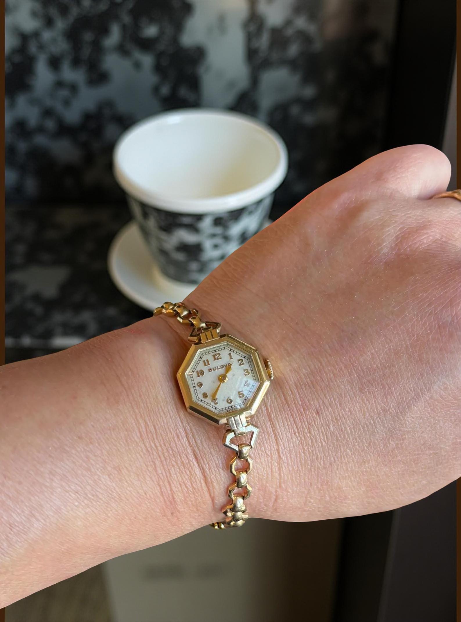 Bulova vintage Gold Tone Octagonal 32’mm Bezel Bracelet Watch A forgotten gem from the integrated-bracelet era  main image 4