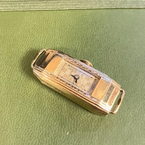 Rare European! 1937 Bulova &quot;Dolly Madison&quot; 10k Yellow rolled Gold  Ladies Slim Baguette Watch, runs well serviced 7J clean dail