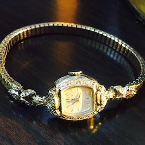 14k gold Vintage antique ladies Elgin watch  12 dainty real diamonds watch 1960s m60 Art Deco MW-60 runs well